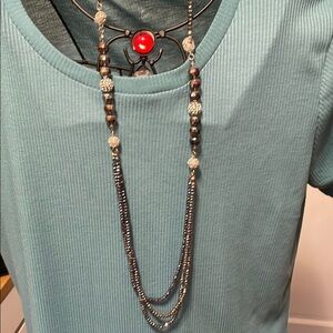 💕💕💕BOGOHO 💕💕💕Elegant Iridescent Beaded Necklace